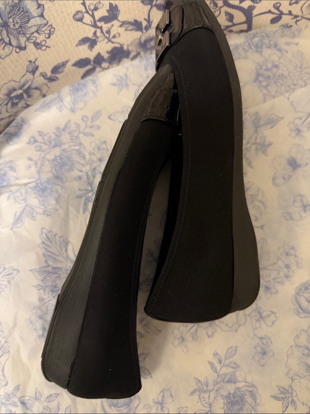 Anne Klein Black Patent Cap-Toe Ballet Flats with Metal Plaque - Picture 4 of 6